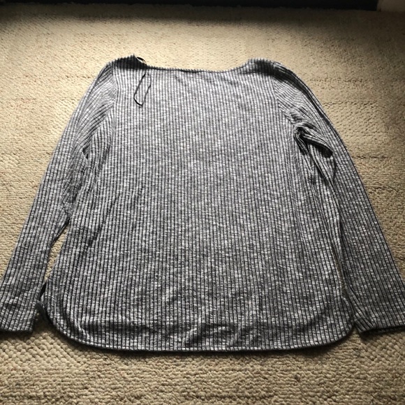 H&M Long Sleeve Top - Picture 2 of 2